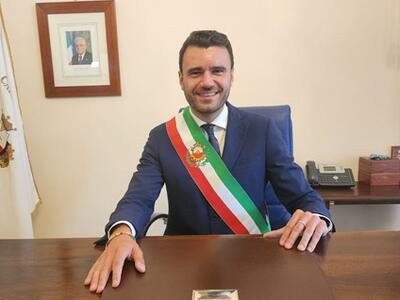 Colpo di scena a Capannori: il sindaco Giordano Del Chiaro ha revocato le deleghe all'assessore Davide Del Carlo