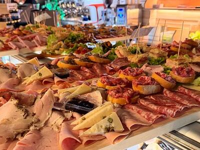 L’enigma della Dogana: come un brand di provincia è diventato il sogno proibito dei grandi capitali