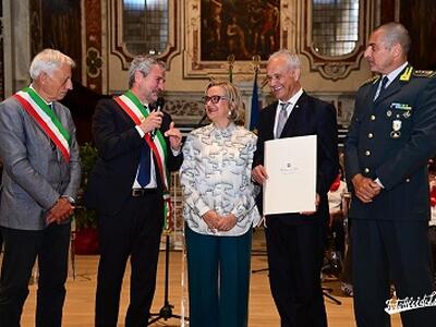 All'auditorium San Romano di Lucca Stefano Gori insignito dell'onorificenza di grande ufficiale della Repubblica Italiana