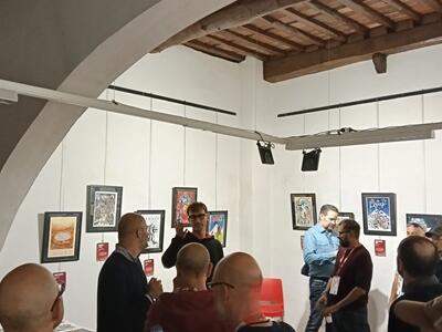 Aperta la mostra di “Lucca Gulp” in Corte dell'Angelo. 23 locandine di artisti lucchesi raccontano “Legacy2026”