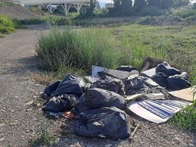 Parco Fluviale, ripulita un'altra area: trovati elementi utili per risalire ai presunti responsabili dell'abbandono dei rifiuti