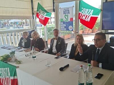 Giustizia, grande partecipazione a Lido di Camaiore per “Le Ragioni del Sì” con Forza Italia. Sisto e Bergamini: «Una riforma di libertà e di garanzia per i cittadini»