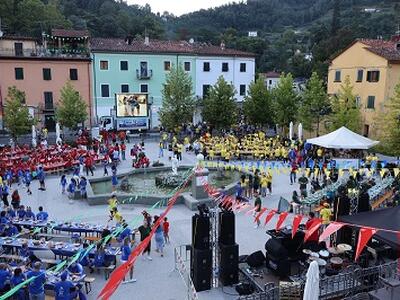 “Bagni’s Games 2026”, in migliaia alla serata d’apertura: le quattro Contee sfilano in centro