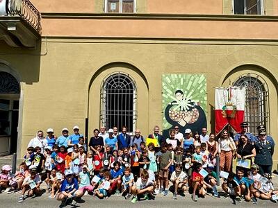 Inaugurato alla scuola dell'infanzia "Don Aldo Mei" un murale in memoria del sacerdote fucilato dai nazisti