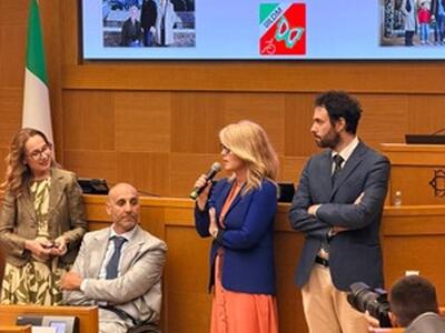 La serie televisiva "L'altro ispettore" - ambientata a Lucca - trionfa ai Premi Moige 2026 e vince il Premio UILDM per la sua capacità di raccontare la disabilità e morti sul lavoro in prima serata
