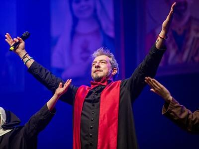 Din Don Down, Paolo Ruffini e i suoi ragazzi entusiasmano e divertono piazza Napoleone