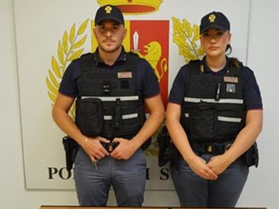 Viareggio, controlli straordinari antidroga nella Pineta di Ponente: la polizia arresta due persone e ne denuncia una