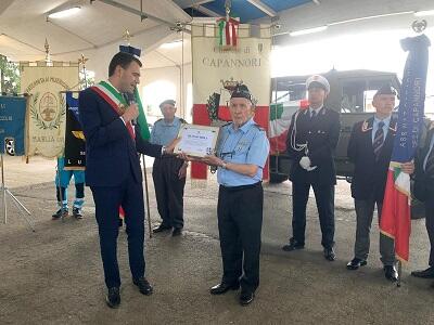 Il sindaco Del Chiaro ha consegnato il 'Premio Capannori Città Quadrifoglio' a Franco Isola