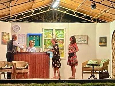 Teatro, l'Invicta porta l'agriturismo più pazzo della Toscana a Real Collegio Estate