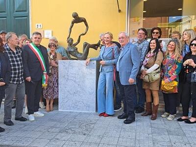 Artisti e artigiani "festeggiano" l'opera di Margot Homan