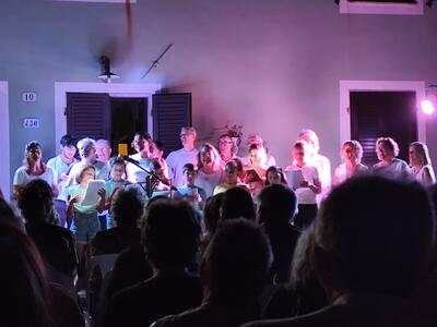 Grande partecipazione a Serata a veglia in Corte Grinchi con il coro del Baluardo
