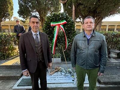 Il Mondo al Contrario: numerosi i presenti alla commemorazione del comandante Salvatore Todaro al cimitero della Purificazione di Livorno