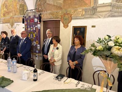 Lions Club Garfagnana, al via la nuova annata nel suggestivo chiostro di San Francesco a Borgo a Mozzano
