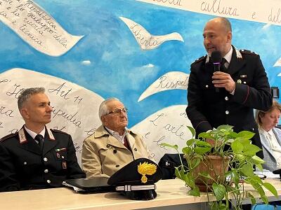 I carabinieri nelle scuole della Garfagnana: i ragazzi diventano 'Tutor' dei nonni contro le truffe