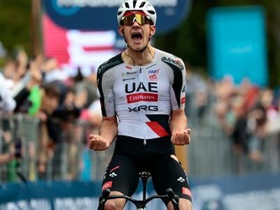 Giulio Ciccone lascia la maglia rosa e si becca sette minuti di distacco