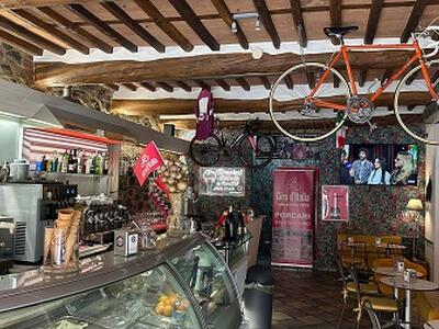 Porcari si veste di rosa: la Gelateria Pacini rende omaggio al Giro d'Italia e alla storia del Team Fanini - Amore e Vita