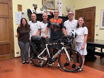 Porcari al fianco di Emiliano Galli del Torretta Bike nella corsa verso Capo Nord