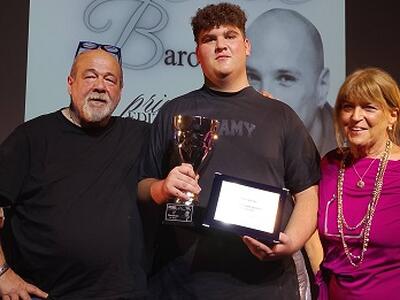 Il team dei cantanti di Antonella Pera riscuote grande successo alla prima edizione del premio Alex Baroni