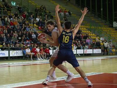 Basket Club Lucca batte Forlimpopoli e passa il turno
