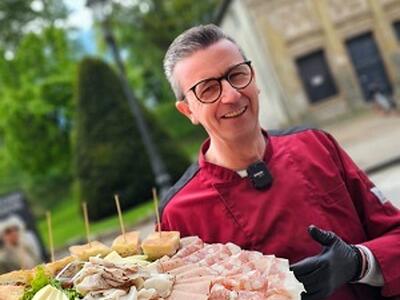 Non chiamatelo solo "Tagliere": ecco Mirko Galligani, lo Chef dei Salumi che ha conquistato la Versilia