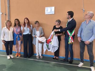 Intitolata ad Amedeo Favilla e Samuele Leto, entrambi prematuramente scomparsi in un incidente stradale, la palestra della scuola di Camigliano