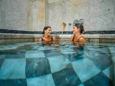 Bagno Bernabò: da Bagni di Lucca fino al mare del Forte con cosmesi d’alta gamma