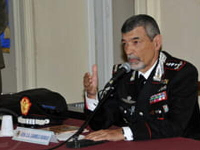 Ci ha la faccia come er...