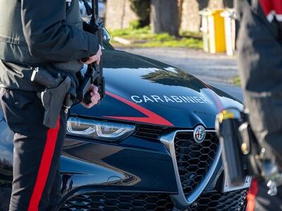 Hashish e marijuana in auto e in casa: italiano arrestato dai carabinieri