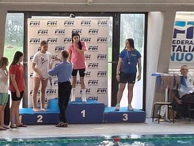 Campionati regionali giovanili di nuoto, sugli scudi Emma Rugani medaglia d'oro nei 100 e 200 rana