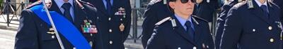 Il comandante della polizia locale di Porcari guida il plotone d'onore ai caduti di Barletta