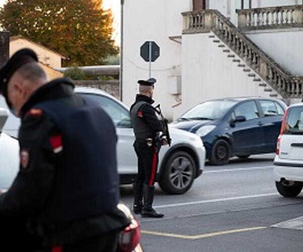 Tentano di rubare in uno studio medico, quattro minori arrestati dai carabinieri