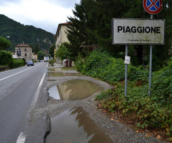 Cristo si è fermato al... Piaggione: cittadini in trappola tra navette a mezzo servizio e treni che non si fermano