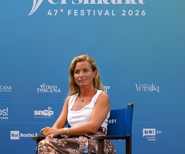 Beatrice Venezi apre alla Russia e spara a zero contro i leccaculo del sistema: semplicemente magistrale!