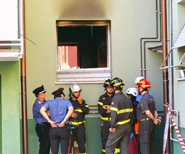 Tragedia a S. Vito: a fuoco alcuni appartamenti, due morti e 13 feriti di cui uno grave
