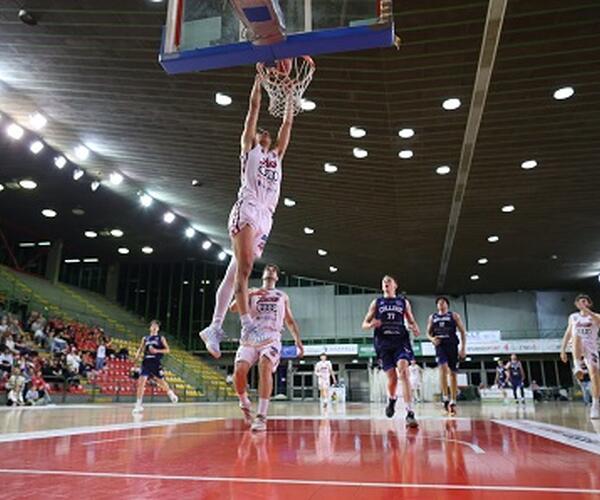 Basket Club Lucca batte Borgomanero e conquista la XVI^ vittoria consecutiva