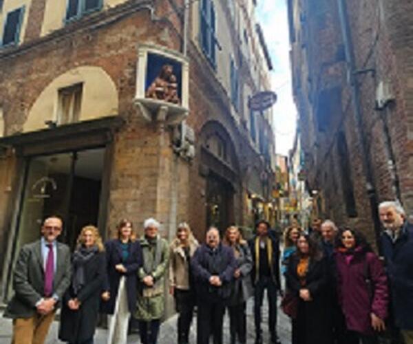 Inaugurato il restauro dell'Edicola Sacra di Chiasso Barletti