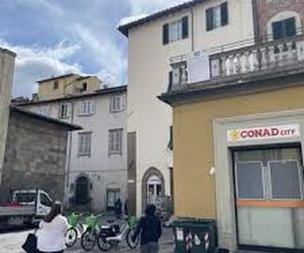 Marocchino arrestato per rapina impropria alla Conad di piazza del Carmine