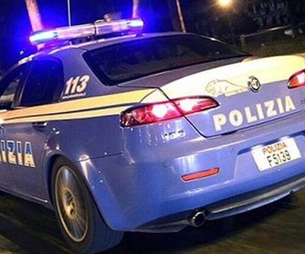 Denunciata una donna per abbandono di minori nell'auto
