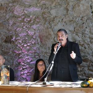 fb476f46-8334-43af-a634-2e44dd2a354a