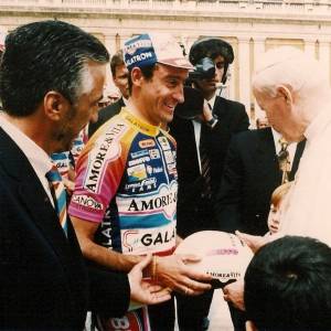 1. Antonio Fanelli con Papa Giovanni Paolo II e Ivano Fanini