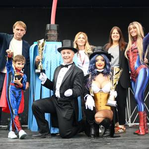 Foto di gruppo con tutti i vincitori e Letizia Cosplay