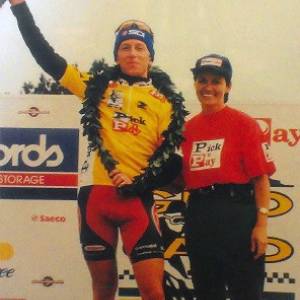 2. Tim Jones con la maglia di leader al Tour del l'Ain in Francia