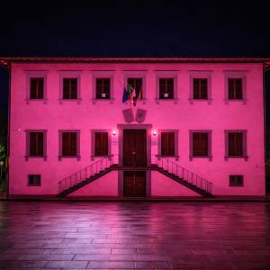 Palazzo_comunale_Porcari_rosa