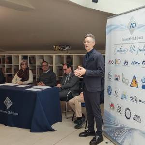 63fcdb20-5e7f-419e-84b3-67ff3c6fd1dd